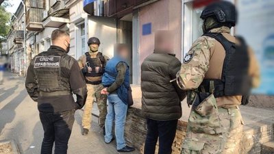 В Одесі двох людей підозрюють у спробі заволодіння будівлею Державної фіскальної служби