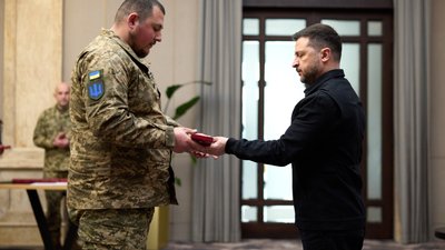 Президент Зеленський вручив нагороди закарпатським військовим угорцям
