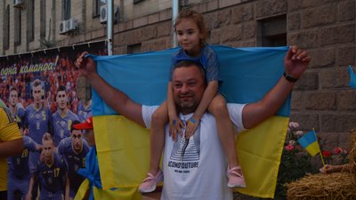 Як кропивничани підтримували збірну України з футболу у фанзоні в центрі міста