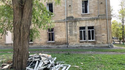 Вціліло п’ять відсотків остеклення. Російський ракетний удар пошкодив будівлю музею в Миколаєві Вціліло п’ять відсотків остеклення. Російський ракетний удар пошкодив будівлю музею в Миколаєві