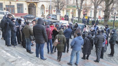 "Ринок має працювати". У Чернівцях підприємці пікетують міську раду