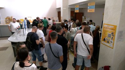 "Доброго вечора, ми з України!" На Прикарпатті погасили нову марку від "Укрпошти"