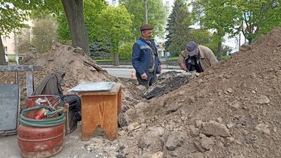 У Житомирі розпочали ремонтувати тротуари: на яких вулицях з'явиться нове покриття У Житомирі розпочали ремонтувати тротуари: на яких вулицях з'явиться нове покриття