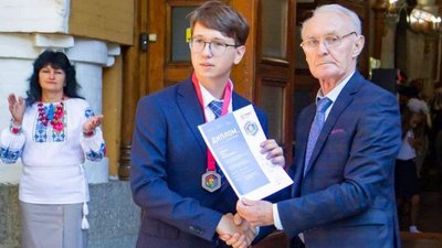 Книжки, наука та фотографія. Про захоплення дитини з Кропивницького Глєба Цуканова Книжки, наука та фотографія. Про захоплення дитини з Кропивницького Глєба Цуканова