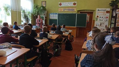 У Рідківцях діти навчаються у старій школі У Рідківцях діти навчаються у старій школі