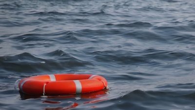 Рятувальне коло на воді