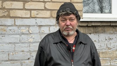 "Дружину не поховав — згоріла". Поранений чоловік пішки вийшов із Костянтинівки після загибелі дружини