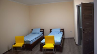 "Поки не знайдуть постійне житло". У громаді на Буковині відкрили хостел для вимушених переселенців "Поки не знайдуть постійне житло". У громаді на Буковині відкрили хостел для вимушених переселенців
