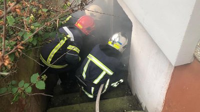 У Рівному на пожежі у багатоповерхівці мало не загинув безхатько У Рівному на пожежі у багатоповерхівці мало не загинув безхатько