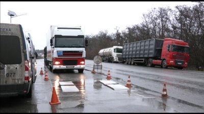Поблизу Кропивницького працівники Укртрансбезпеки перевірили автомобілі на перевантаження
