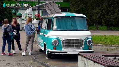 "Зараз задумуються: купити каву чи хліба". Як оговтується мобільна кав'ярня у Рівному