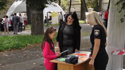 "Ми - єдині. Ми - за мир". У Франківську відбулося свято для дітей та дорослих "Ми - єдині. Ми - за мир". У Франківську відбулося свято для дітей та дорослих