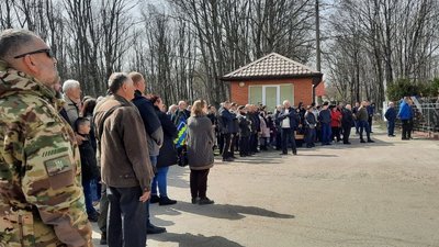 На Рівнянськолму кладовищі попрощались з двома захисниками України На Рівнянськолму кладовищі попрощались з двома захисниками України