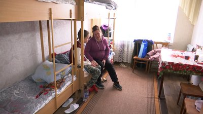 "Над нами стріляли снаряди". Історії переселенців, що відвідали пункти прихистку у Вінниці