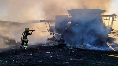 Через несправність деталей: на Черкащині згорів комбайн Через несправність деталей: на Черкащині згорів комбайн