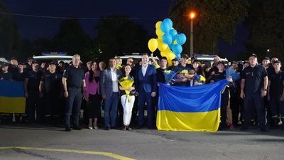 Пожежники з родинами Пожежники з родинами