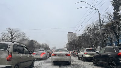У Києві затори після нічного снігопаду