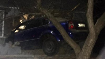 Заїхав у вікно й утік: у Конотопі на Сумщині сталась аварія (ФОТО) Заїхав у вікно й утік: у Конотопі на Сумщині сталась аварія (ФОТО)