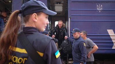 До Мукачева прибув евакуаційний потяг із Дніпропетровської області