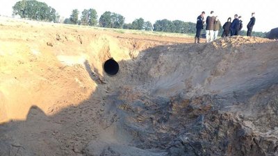 На Київщині прорвало газопровід "Уренгой-Помари-Ужгород". Вихід газу припинили На Київщині прорвало газопровід "Уренгой-Помари-Ужгород". Вихід газу припинили