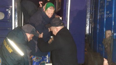 На Житомирщину черговим евакуаційним потягом приїхали 17 жителів Донеччини, дві третини з них — люди з інвалідністю На Житомирщину черговим евакуаційним потягом приїхали 17 жителів Донеччини, дві третини з них — люди з інвалідністю