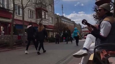 Малює, співає, вчить українську та допомагає ЗСУ: на Волинь приїхав 33-річний американець Малює, співає, вчить українську та допомагає ЗСУ: на Волинь приїхав 33-річний американець