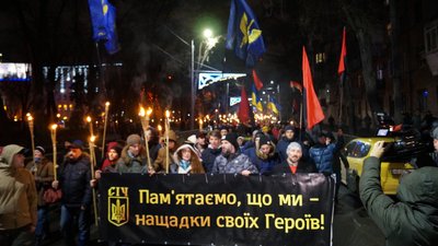 У Дніпрі провели смолоскипний марш, присвячений дню народження Бандери (ФОТО, ВІДЕО)