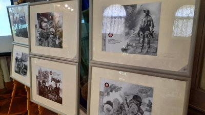 У Херсоні презентували книгу "Фронтовий Кобзар" із портретами добровольців зі Сходу У Херсоні презентували книгу "Фронтовий Кобзар" із портретами добровольців зі Сходу