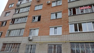 Одна людина загинула, пробитий дах та згорілі будинки – такі Суми після обстрілу Одна людина загинула, пробитий дах та згорілі будинки – такі Суми після обстрілу