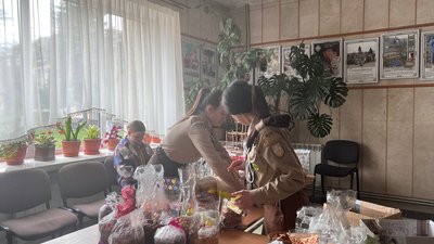 Діти дітям: у Тернополі пластуни роздали паски