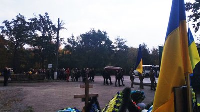 В армії не служив, але добровольцем пішов захищати Україну. У Кропивницькому попрощались з стрільцем Сергієм Вербовим