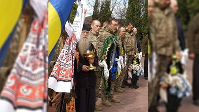 На Чернігівщині попрощалися з солдатом Семеном Хавлуком, який загинув у бою на Донеччині На Чернігівщині попрощалися з солдатом Семеном Хавлуком, який загинув у бою на Донеччині
