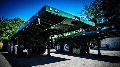 Вантажні причепи, які Одеса придбала для військових
