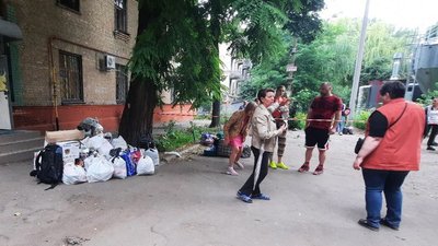 “Я закрила дитину собою”. Розповіді людей, які пережили ракетні удари по Дніпру “Я закрила дитину собою”. Розповіді людей, які пережили ракетні удари по Дніпру