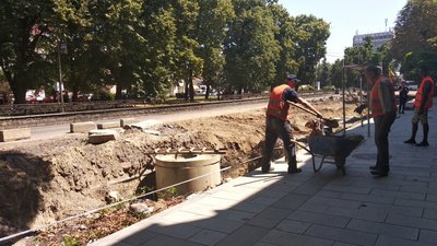 Бригада зі Львова ремонтує площу Петефі в Ужгороді: скільки коштує останній етап робіт Бригада зі Львова ремонтує площу Петефі в Ужгороді: скільки коштує останній етап робіт