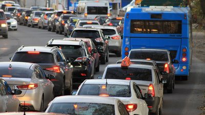 На виїзді з Києва утворився багатокілометровий затор