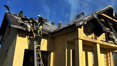 Горів будинок, пожежа в Гаразджі, пожежа двоповерхового будинку, ДСНС 