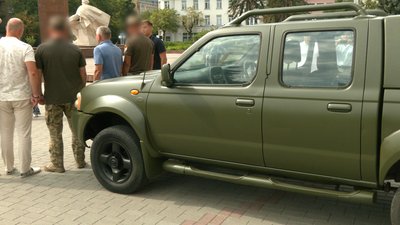 Прикарпатські спортсмени разом із волонтерами передали авто бійцям на фронт Прикарпатські спортсмени разом із волонтерами передали авто бійцям на фронт