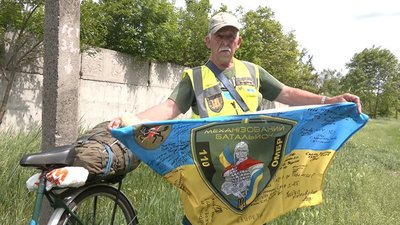 66-річний волонтер