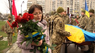 У Житомирі попрощалися з десантниками Дмитром Яковцем та Дмитром Кановою У Житомирі попрощалися з десантниками Дмитром Яковцем та Дмитром Кановою