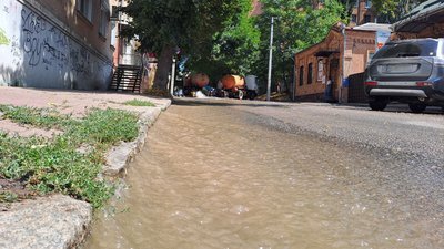 У центрі Кропивницького стався порив на мережі водоканалу У центрі Кропивницького стався порив на мережі водоканалу