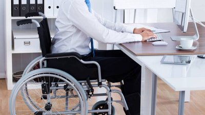Людина з інвалідністю на роботі