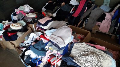 На Полтавщині друзі створили пункт збору та видачі гуманітарної допомоги переселенцям і військовим На Полтавщині друзі створили пункт збору та видачі гуманітарної допомоги переселенцям і військовим