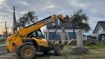 У двох районах Львівщини демонтували усі радянські пам'ятки