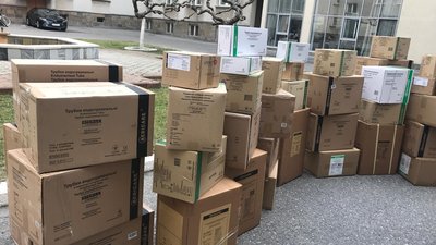 До Одеси привезли партію медичного обладнання та засобів індивідуального захисту для медпрацівників
