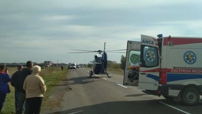 На Львівщині медичний гелікоптер приземлився на автодорозі для транспортування хворого