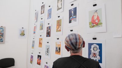 У мистецькому центрі в Чернівцях розпочали аукціон з продажу картин. Гроші передадуть на ЗСУ У мистецькому центрі в Чернівцях розпочали аукціон з продажу картин. Гроші передадуть на ЗСУ