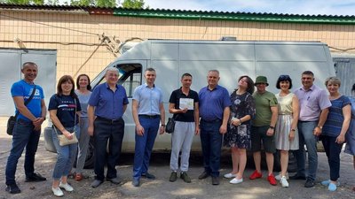 Жителі Знам'янки на Кіровоградщині купили два авто для ЗСУ Жителі Знам'янки на Кіровоградщині купили два авто для ЗСУ