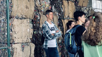 Першу відкриту екскурсію провели на станції заготівлі вторсировини в Ужгороді Першу відкриту екскурсію провели на станції заготівлі вторсировини в Ужгороді