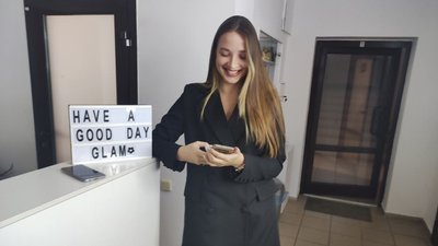 Власниця салону краси у Дніпрі працевлаштовує переселенок